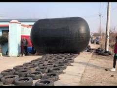 Pasos para instalar la funda protectora en un guardabarros inflable de goma