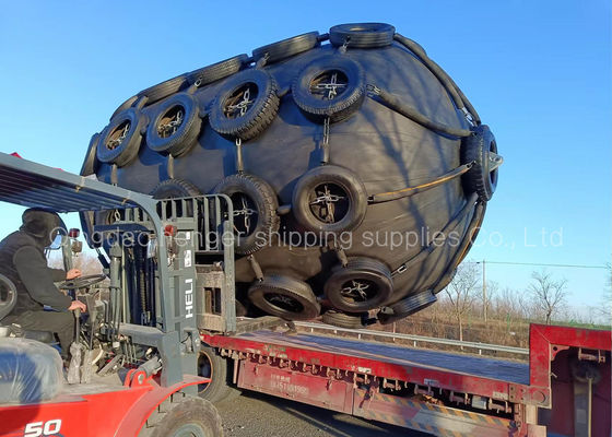 Calidad Marine Pneumatic Rubber Fender negra 50kpa los 3.3*6.5m con la red de cadena fábrica