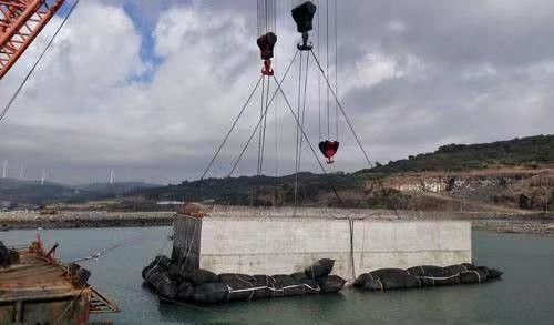 Calidad Marine Rubber Airbag For Launching negra y salvamento fábrica