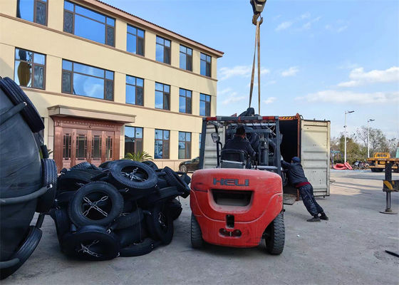 Calidad Estructura Flotante 2.0*3.5-2.5*4.0m ISO17357 Defensa de Goma Yokohama Neumática 50kpa/80kpa de Barco a Barco fábrica