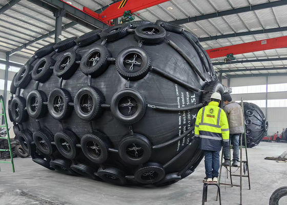 Calidad Guardabarros neumáticos para buques Yokohama Guardabarros inflables de caucho natural con red de cadena fábrica