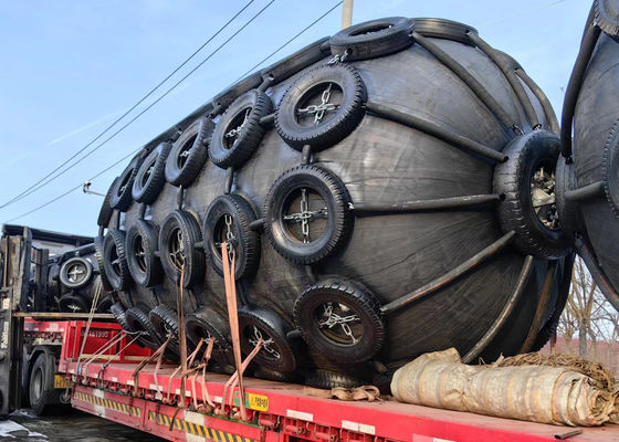 Calidad 6 to 12 Years Design Life Pneumatic Marine Fender with 50kPa/80kPa Working Pressure for Ship-to-ship and Ship-to-dock Protection fábrica