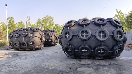 Calidad Estructura Flotante 2.0*3.5-2.5*4.0m ISO17357 Defensa de Goma Yokohama Neumática 50kpa/80kpa de Barco a Barco fábrica