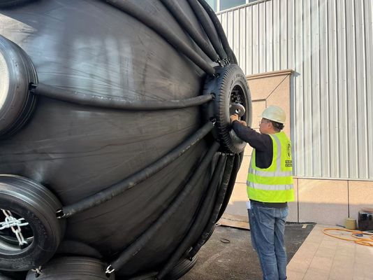 Calidad Fender de caucho negro de 50Kpa de trabajo pesado fábrica