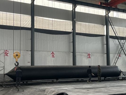 Calidad Inflatable Barge docking airbag pressure range 0.2-0.4Mpa designed to provide safe protection during barge mooring and docking fábrica
