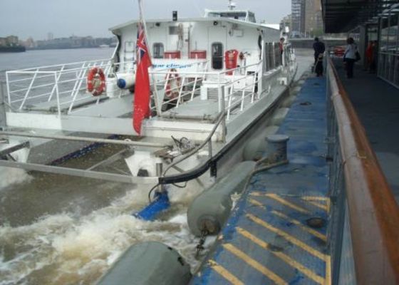 Calidad Defensa llenada espuma de la opción del multicolor con el neumático y la manga de protección de cadena fábrica