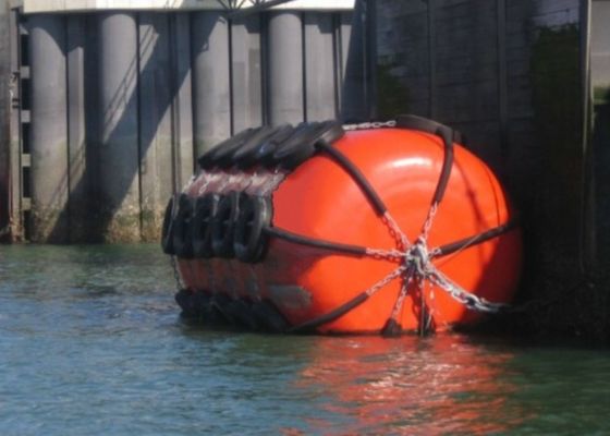 Calidad ISO 17357 Certified EVA Foam Filled Fender with Customizable Density 70-110kg/m³ and 0.5m-4.8m Diameter for Marine Use fábrica