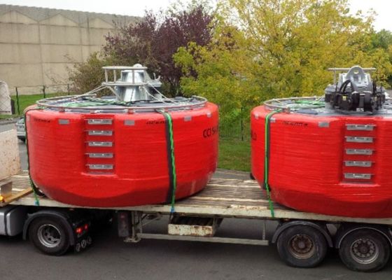 Calidad Boyas coloridas de la navegación marina de las boyas de amarre de la nave con la capa exterior de Polyurea fábrica