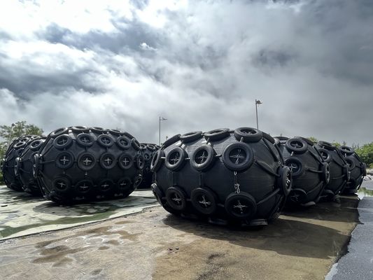 Calidad Defensa neumática marina de alta durabilidad con red de neumáticos y cadenas. Método de pago: Western Union. Ideal para la seguridad en el atraque de barcos. fábrica