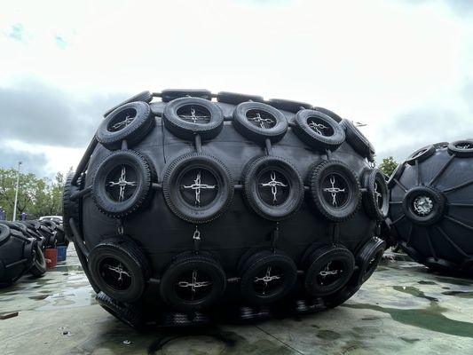 Calidad Vida útil de diseño de 8 a 15 años. Defensa neumática marina que ofrece presiones de 50kPa y 80kPa. Método de instalación: cadena o cuerda de polipropileno. Ideal para el atraque de barcos. fábrica