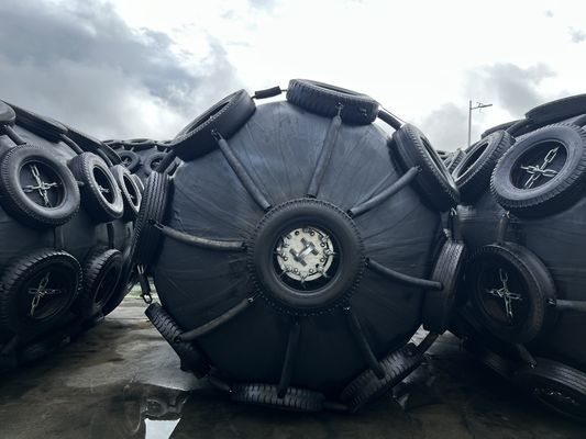 Calidad Vida útil de diseño de 8 a 15 años, productos de defensa marina Yokohama Fender con red de neumáticos y cadenas que ofrecen una absorción de impactos superior fábrica