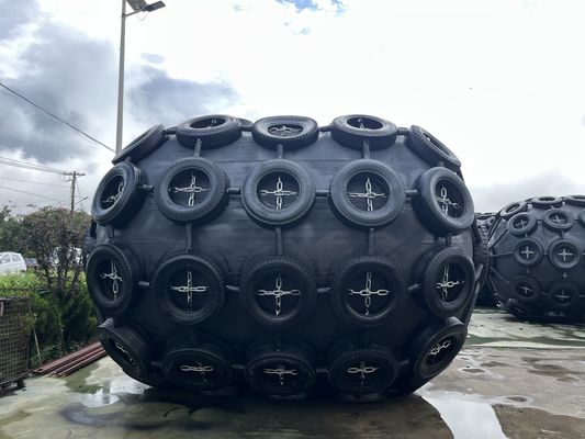 Calidad Vida útil de diseño de 8 a 15 años, productos de defensa marina Yokohama Fender con red de neumáticos y cadenas que ofrecen una absorción de impactos superior fábrica