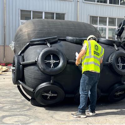 Calidad CCS/BV/LR/DNV Certified High-Quality Black Pneumatic Rubber Fender for STS/STD Applications fábrica