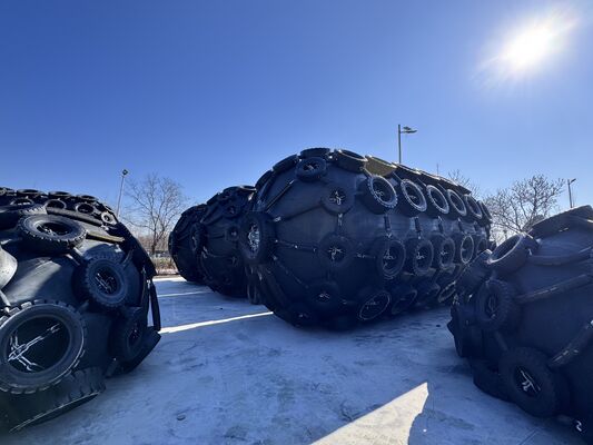 Calidad Vida útil de diseño de 8 a 15 años. Defensa neumática marina que ofrece presiones de 50kPa y 80kPa. Método de instalación: cadena o cuerda de polipropileno. Ideal para el atraque de barcos. fábrica