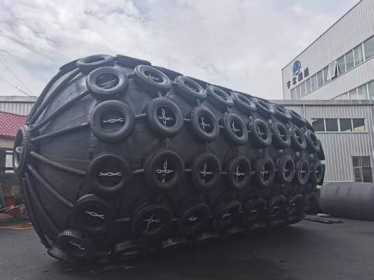 Calidad High Strength Pneumatic Rubber Fender Inflatable Design for Large Tankers Bulk Carriers and Floating Marine Applications fábrica