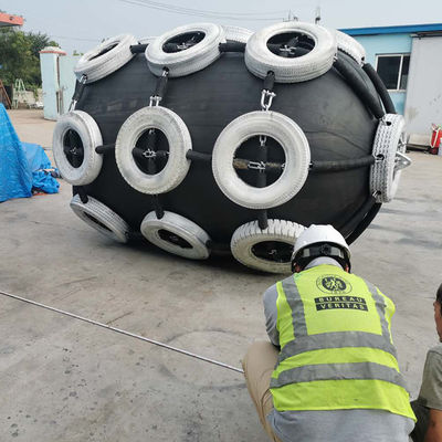 Calidad Defensa de goma neumática personalizada con tamaños disponibles de 0.3-4.8 M y presión de 50kpa y 80kpa para aplicaciones de defensa de barcos fábrica