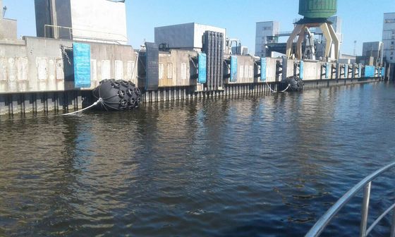 Calidad Defensa marina de goma neta de la defensa 2000x4000mtr 50kpa Pnuematic del muelle del neumático fábrica