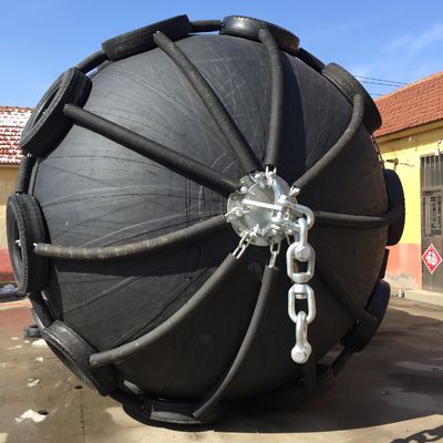 Calidad 50kpa 80kpa Marine Fenders With Chain Type neumática Marine Black fábrica