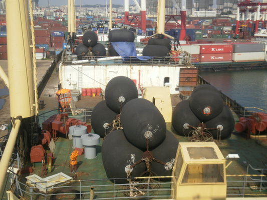 Calidad protección de goma neumática de Marine Rubber Fender For Dock de la defensa del 1.5*2.5m fábrica