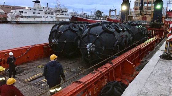 Calidad 50KPA barco flotante del tamaño D2.5*L4 Marine Pneumatic Rubber Fender Inflatable fábrica