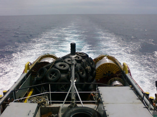 Calidad tipo submarino defensa de goma neumática de la honda 50kpa de Yokohama de la defensa para atracar de la nave fábrica