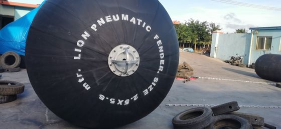 Calidad Defensas de goma neumáticas del barco con el neumático y la cadena fábrica