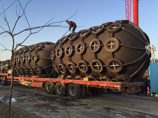 Calidad Defensas de goma neumáticas de Mat With Rope Net Pneumatic de la defensa de goma del barco fábrica