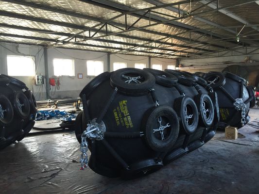 Calidad Defensa de goma neumática Rib Type Fender de la certificación del ISO 17357 fábrica