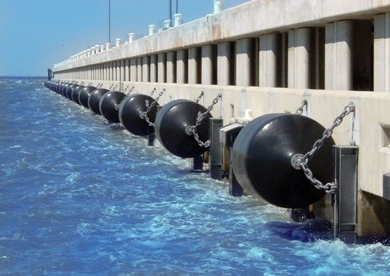 Calidad La defensa de goma neumática flotante de la nave de D1200*2000L hace espuma defensa llenada del poliuretano fábrica