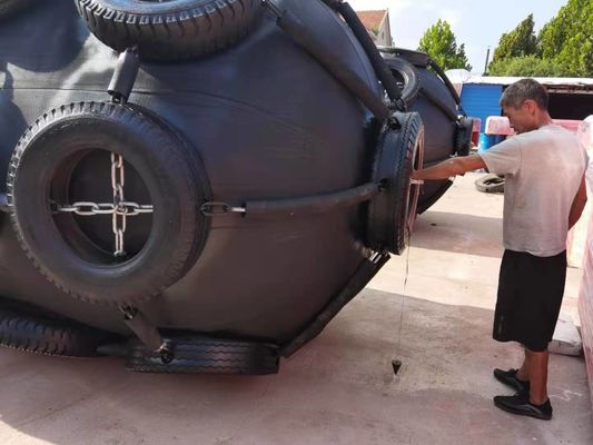 Calidad Tipo barco de goma neumático Marine Rubber Fender de Yokohama de la defensa fábrica