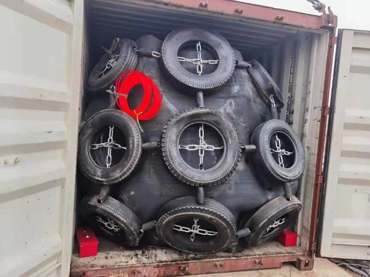 Calidad defensa de la nave de los 3.3*6.5m para la defensa neumática del negro del STS con la cadena y el neumático fábrica